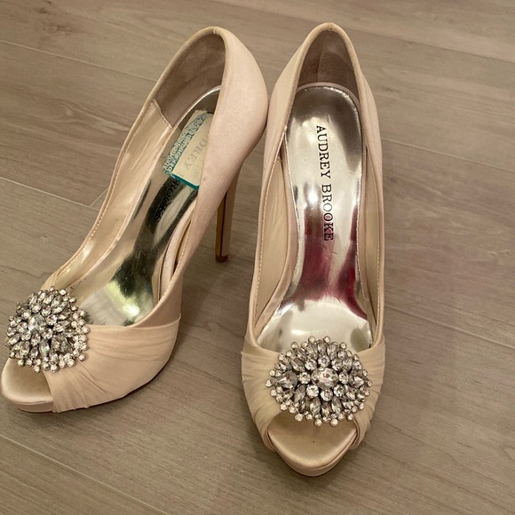 Satin peep toe heels - Picture 1 of 6